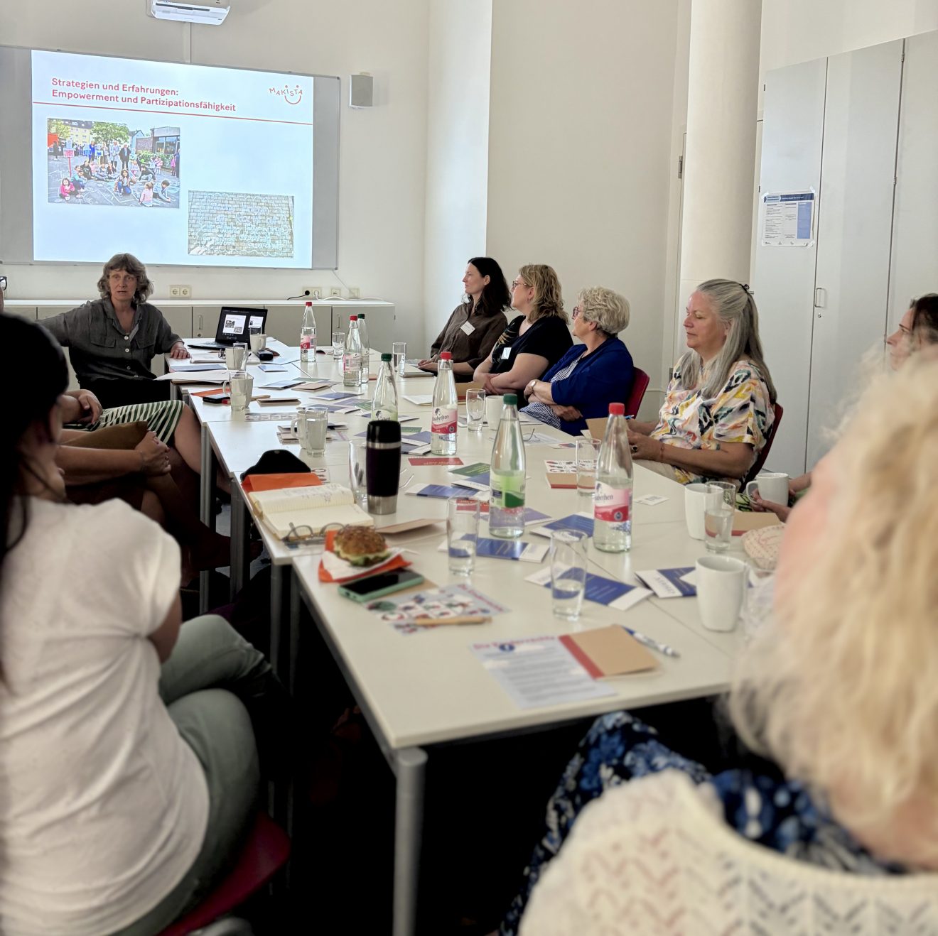 „ZusammenWachsen! Kinderrechte und Demokratie einfach machen“: Projekt für Hanauer Grundschulkinder startet mit Treffen im Schloss Philippsruhe